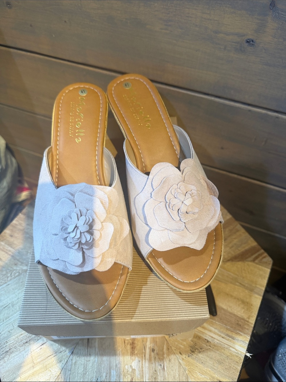 Women’s Flower Applique Slide Sandals - Light Pink